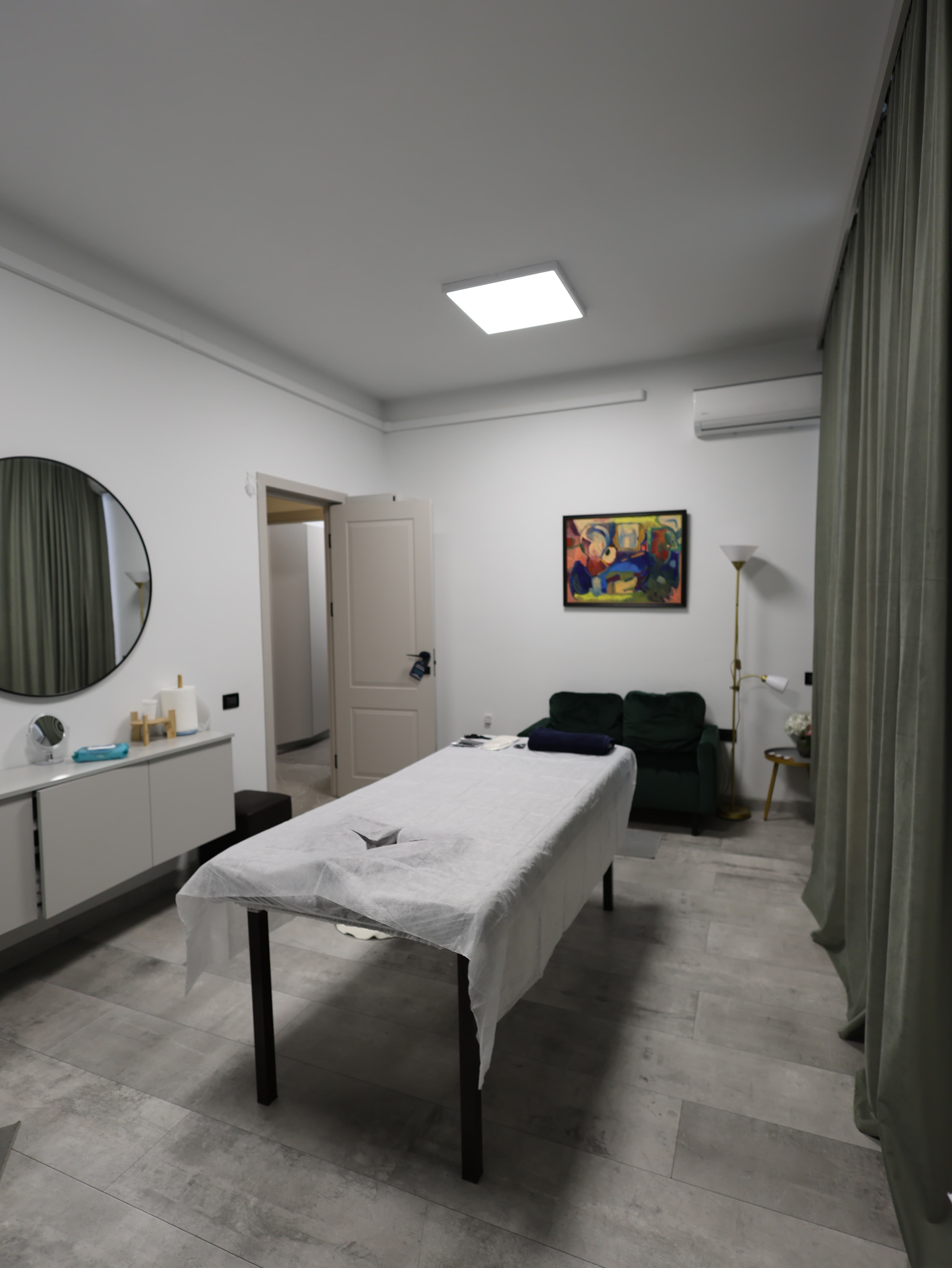 AURA Wellness premium treatment room